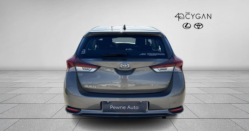 Toyota Auris cena 49900 przebieg: 158923, rok produkcji 2018 z Malbork małe 232